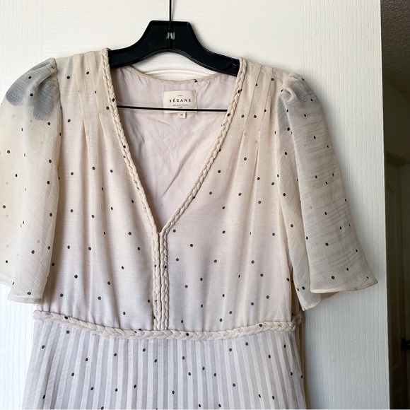 SOLD ON CURTSY - Picture 5 of 10